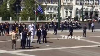 Ο Μακρόν στον Άγνωστο
