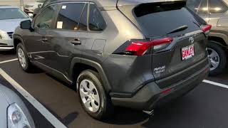 RAV4 2019 сравнение двух комплектаций