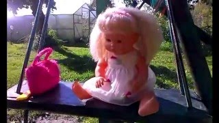 Катя не Беби Бон играет в песочнице! Как девочки играют в куклы! Play dolls with Baby Born.0+