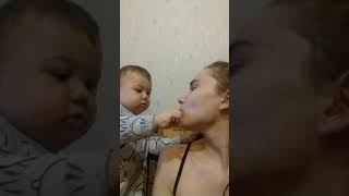 Мать "отбирает еду у ребёнка !" #МалышМатвейка