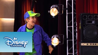 El maestro canta "Ahí estaré" | Momento Musical | Violetta