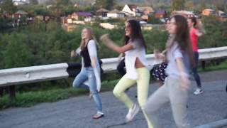 Классный флешмоб на день рождения! Улыбайся Танцевальный флешмоб