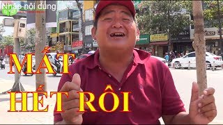 Người Đàn Ông Mặc Áo Đỏ Nhẩy Trên Phố Bán Bổng Ngô Tái Xuất.