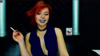 Горячая стримерша курит на камеру (Smoking girls)