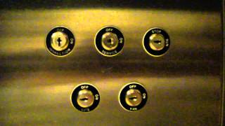 Schindler 300A Hydraulic Exterior Elevator - Westfield Promenade