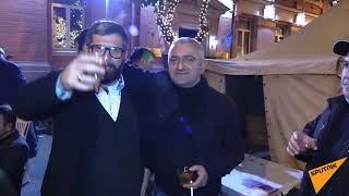 სუფრა და მხიარულება: როგორ აღნიშნა ოპოზიციამ ბათუმში ახალი წელი - ვიდეო