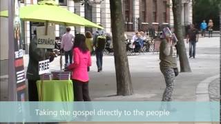 Street witnessing at St Paul's Cathedral - Yobel Ministries