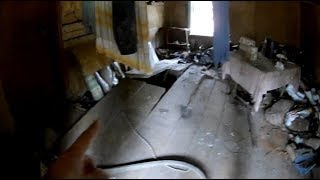 Нечто из погреба \ Чуть не погиб в заброшенной деревне
