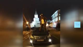 В Казани наказали водителя авто, который провез танцующего на капоте в костюме обезьяны
