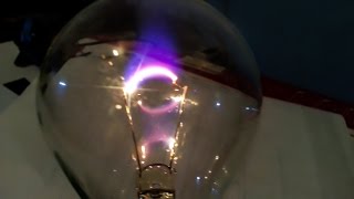 Самодельная Плазменная лампа из лампочки / Электрическая дуга внутри сгоревшей лампочки