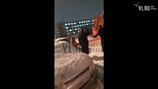 VL.ru - Грузовик дорожной службы протаранил машины на подъеме на Сабанеева