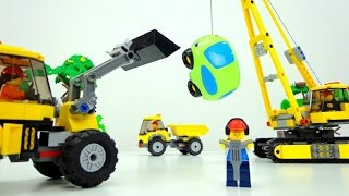 Spielzeugautos: Lustiges Video für Kinder. Greeny ist mal wieder in Schwierigkeiten - Deutsch