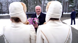 Лукашенко: Это я взял с детства! Тяжёлый же труд был!