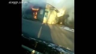 В Пояркове дети подожгли старое здание больницы