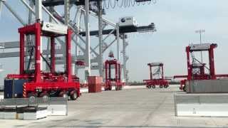 Kalmar automated straddle carriers at TraPac, Los Angeles