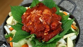 Spicy grilled chicken and vegetables (Dakgalbi: 닭갈비)