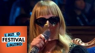 Myss Keta commenta gli outfit dei cantanti - L'AltroFestival