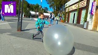 Огромный надувной Шар бабл болл играем на улице