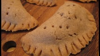 Ржаные пирожки с солеными грибами