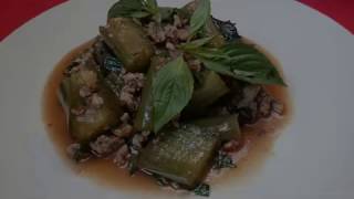 ผัดมะเขือยาวหมูสับน้ำมันหอย By น้องน้ำตาล
