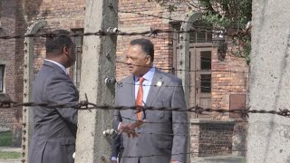 Jesse Jackson marque l'Holocauste des Roms "oubliés" à Auschwitz | AFP News