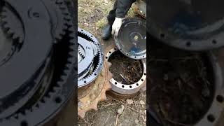 Редуктор хода Hitachi 200. Разборка спецтехники