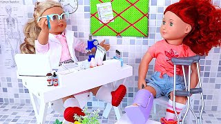Play with American Girl Dolls Doctor Toys and Check up! ?