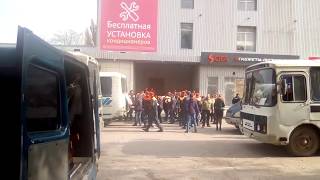 Похороны жертв массового убийства в Керчи(ужасные кадры....погибшие)