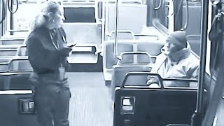 Un senzatetto cerca riparo a bordo del bus: la reazione dell'autista è una lezione di umanità