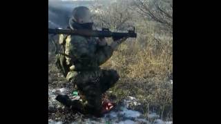 Боец батальона "Торнадо" стреляет из РПГ