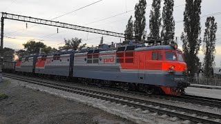 Электровоз ВЛ80С-1601/1469А с грузовым поездом