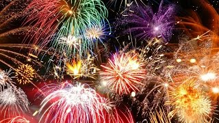 Салют на Воробьевых горах в Москве 21 августа 2015...