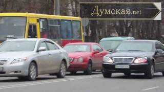Мэр Одессы Алексей Костусев едет по встречке