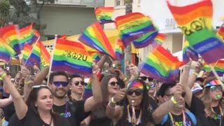 Miami Beach celebra marcha del Orgullo gay con el esquiador olímpico Guy Kenworthy