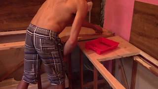 Покрытие деревянной столешницы лаком. Каким лаком покрывать столешницу кухни.