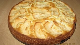 Шарлотка с яблоками на сметане